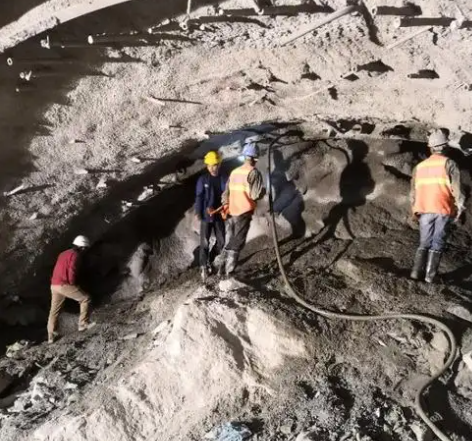 玉环拱顶带模注浆料的施工流程及注意事项